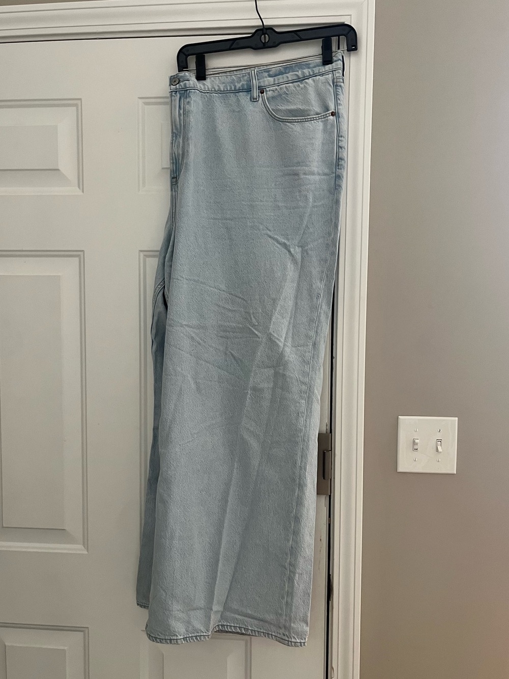 ‘Abercrombie & Fitch “The Wide Leg” Jean